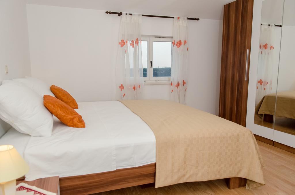 Olive Garden Apartments Cilipi Room photo
